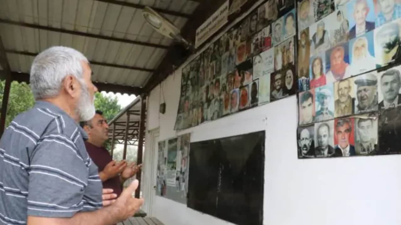 Foto - 8 yıldır gelenek haline geldi! Duvarın önüne gelip dua ediyorlar!