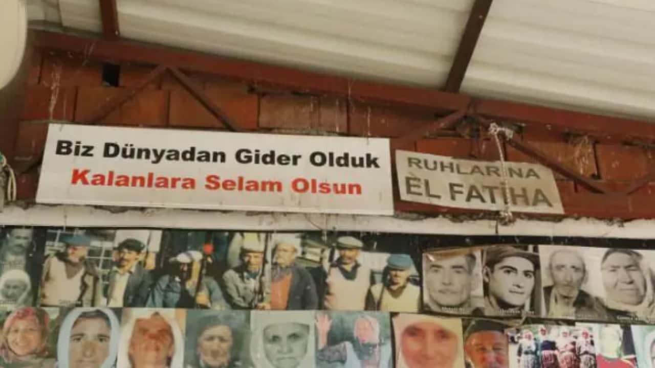 Foto - 8 yıldır gelenek haline geldi! Duvarın önüne gelip dua ediyorlar!