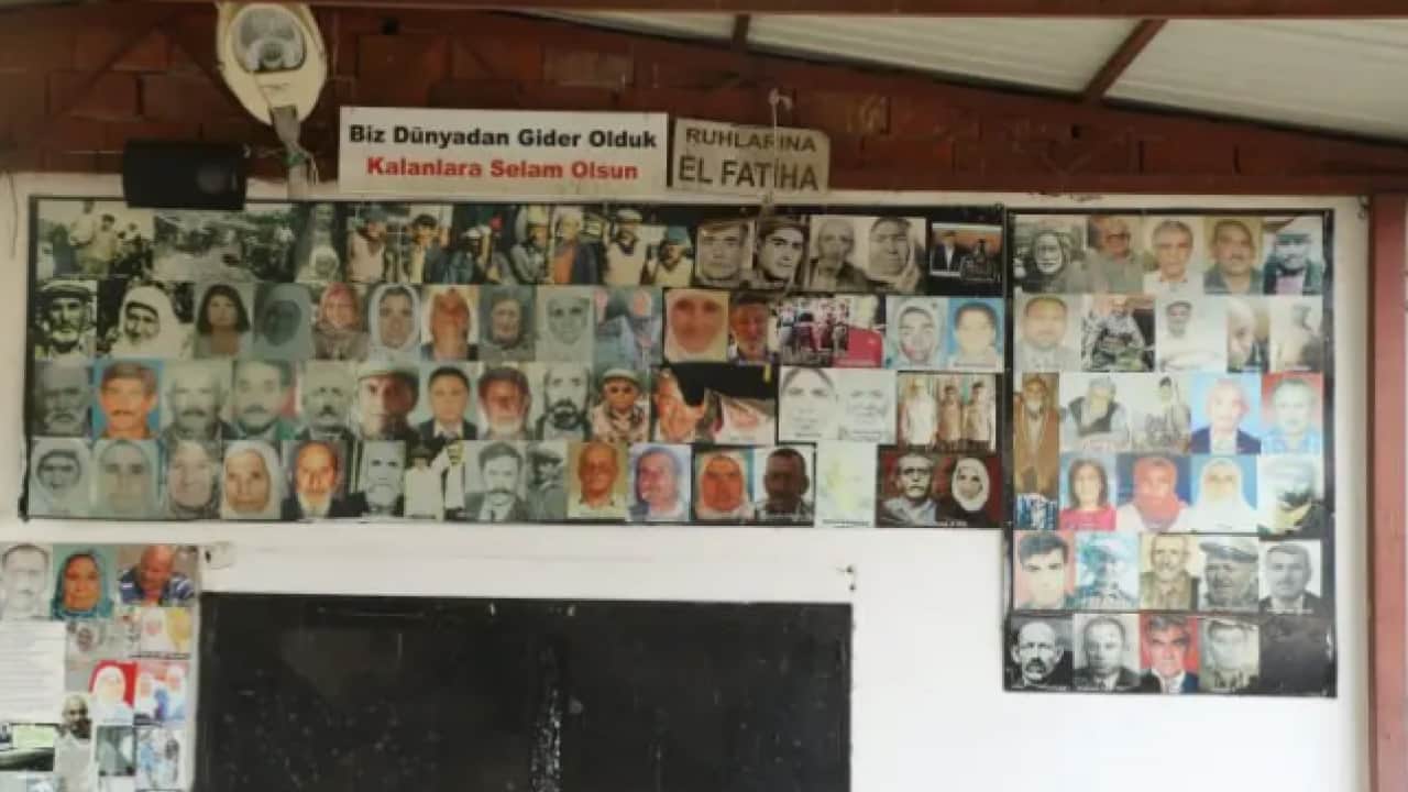 Foto - 8 yıldır gelenek haline geldi! Duvarın önüne gelip dua ediyorlar!