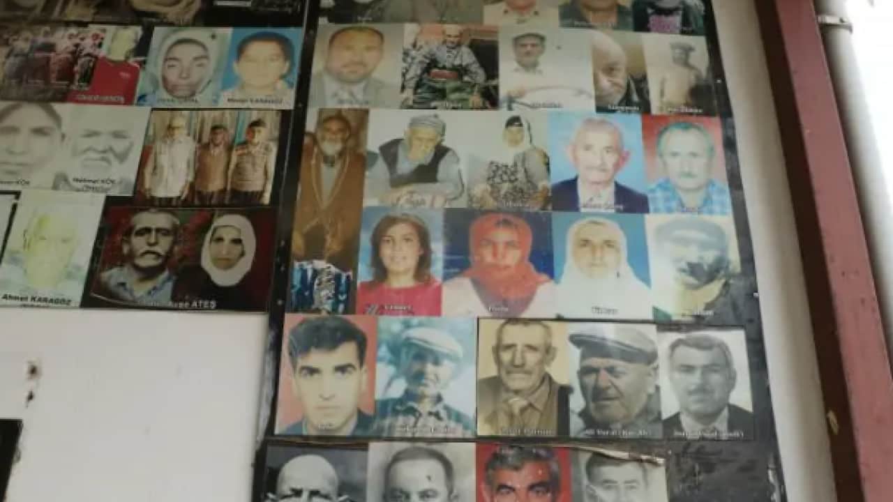 Foto - 8 yıldır gelenek haline geldi! Duvarın önüne gelip dua ediyorlar!