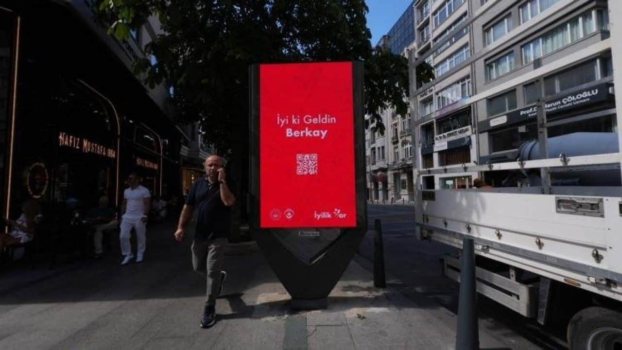 Foto - 81 ilin hepsine yerleştirildi! Gizemli billboardlar merak uyandırdı!