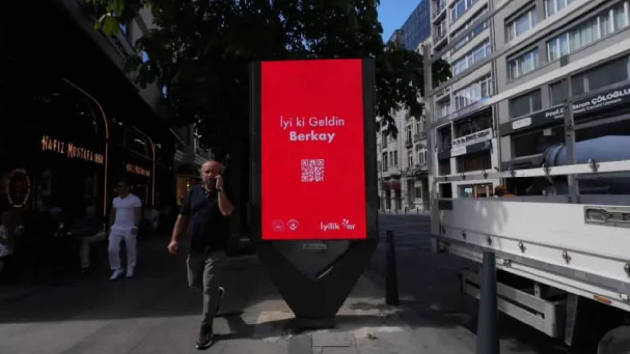 Foto - 81 ile yerleştirilen billboardlar merak uyandırdı! Gözler o tarihe çevrildi!