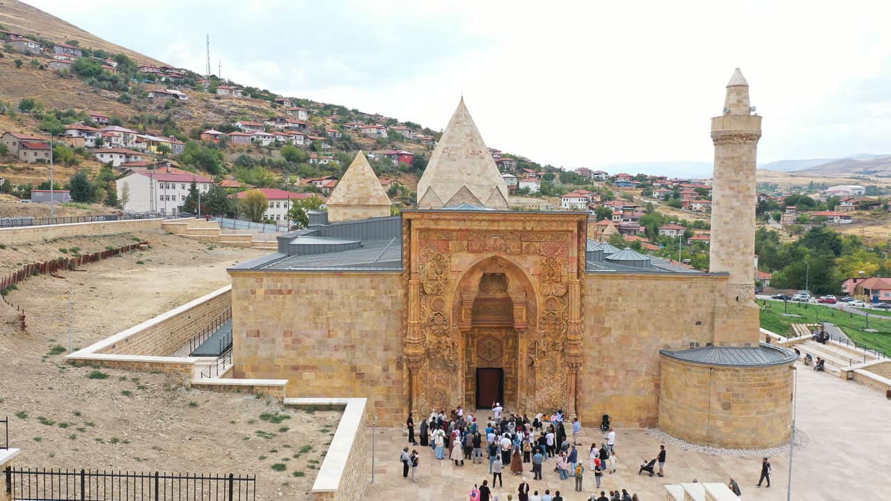 Foto - 9 ayda 400 bin kişi ziyaret etti! "Görmeden ölmeyin" denilen 798 yıllık eser!