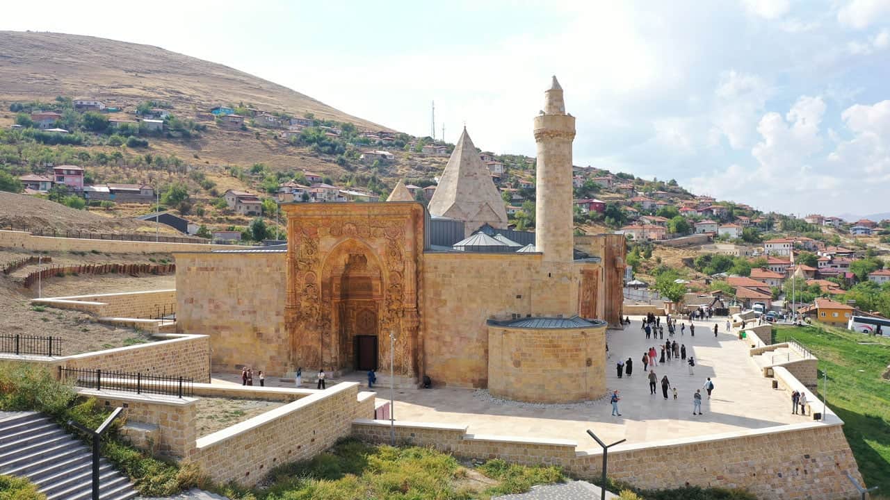 9 ayda 400 bin kişi ziyaret etti! "Görmeden ölmeyin" denilen 798 yıllık eser!