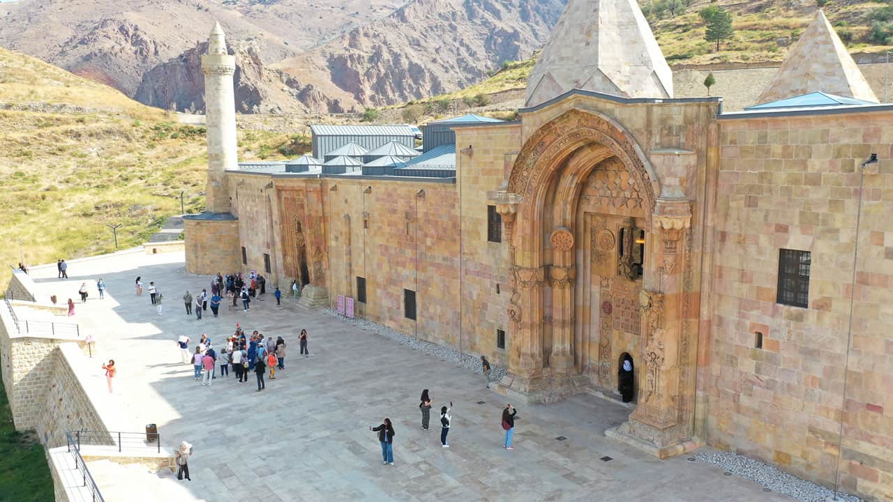 Foto - 9 ayda 400 bin kişi ziyaret etti! "Görmeden ölmeyin" denilen 798 yıllık eser!