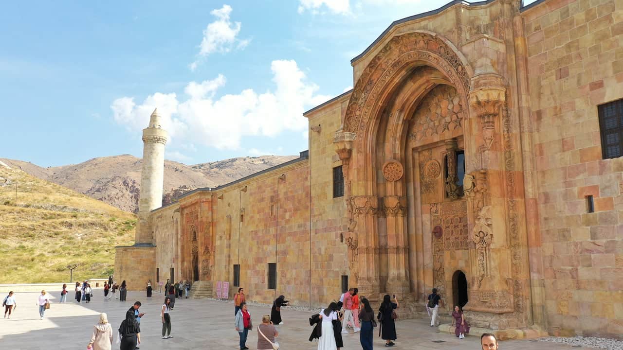 Foto - 9 ayda 400 bin kişi ziyaret etti! "Görmeden ölmeyin" denilen 798 yıllık eser!