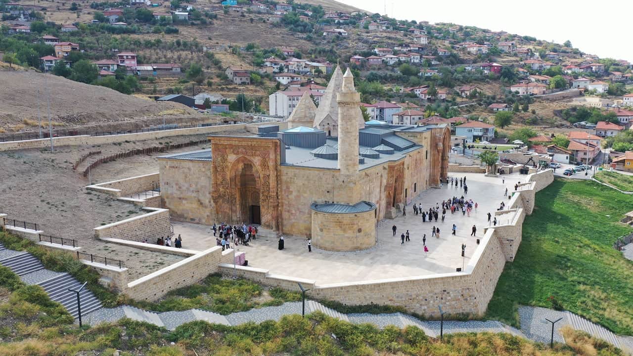 Foto - 9 ayda 400 bin kişi ziyaret etti! "Görmeden ölmeyin" denilen 798 yıllık eser!