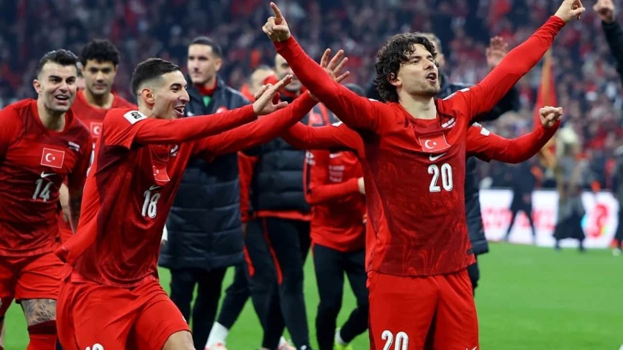 Foto - A Milli Takım oyuncularına ağır sözler: Sizden tiksiniyorum, Allah cezanızı versin