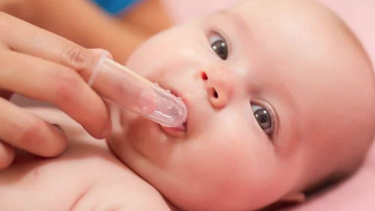 Yenidoğan bebekte diş görünürse dikkat! Eğer dişi sallanıyorsa