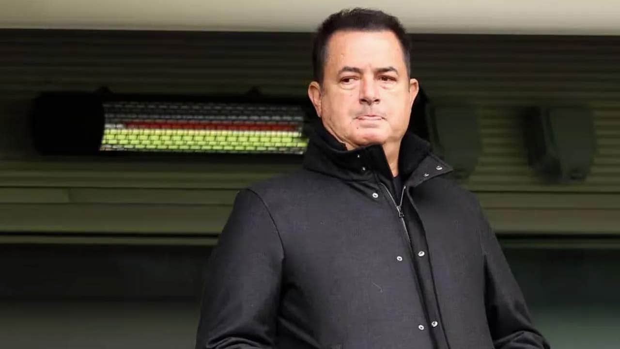 Foto - Acun'la uğraştığı kadar kadro yapılanmasıyla uğraşmadı... Aziz Yıldırım derbide Ilıcalı'nın locasını kapattırmış