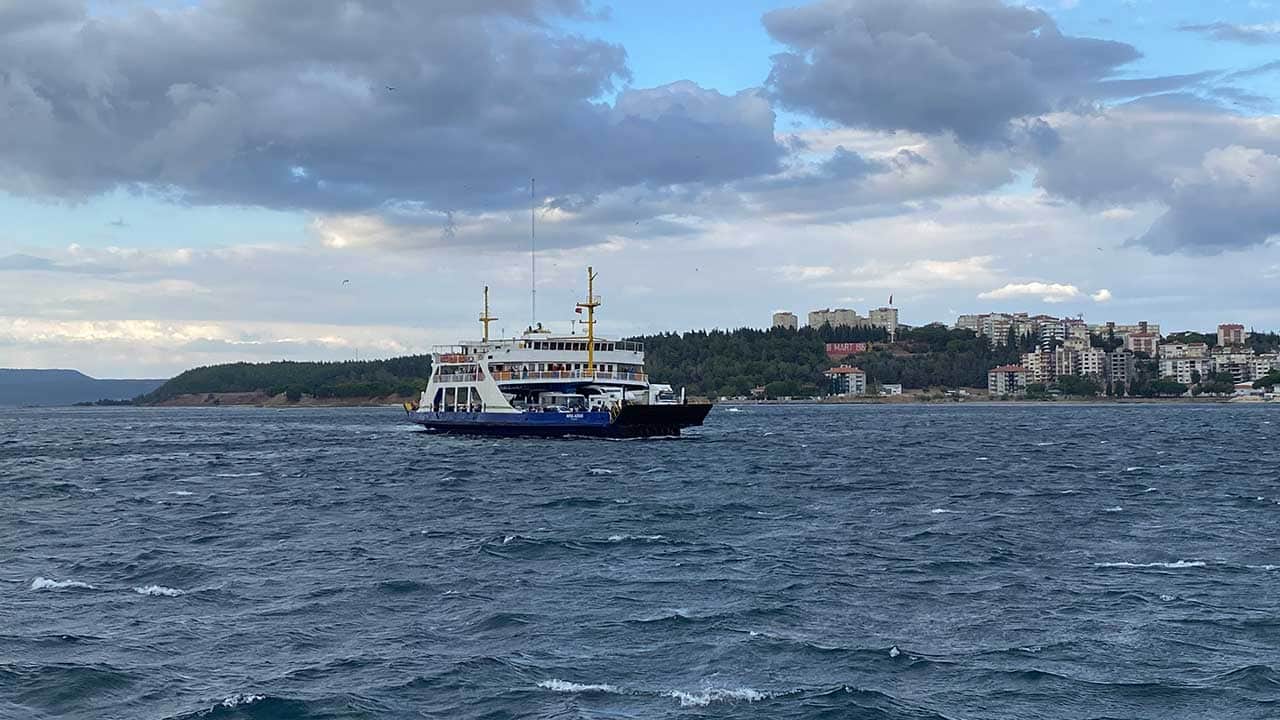 Adalara ulaşımda fırtına engeli! Bozcaada ve Gökçeada feribot seferleri ardı ardına iptal edildi!