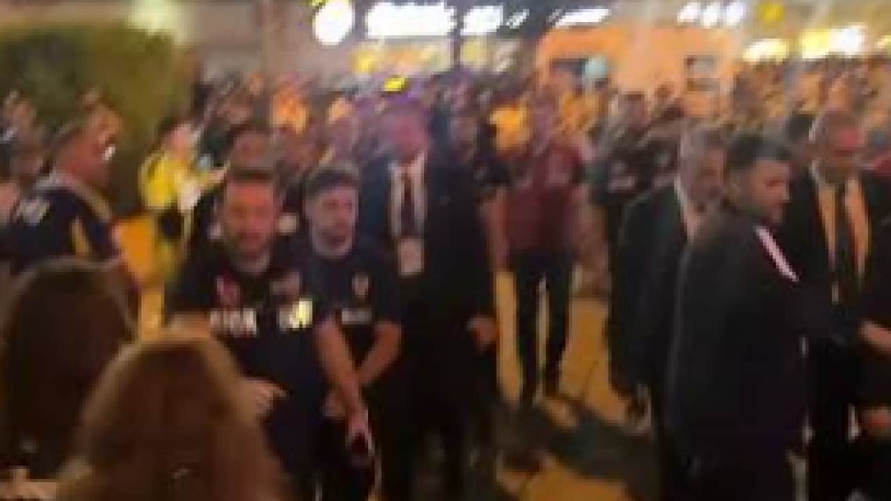 Foto - Adalı polisin teklifini böyle geri çevirmiş: 'Fenerbahçeliler bize bir şey yapmaz, hadi gidelim'