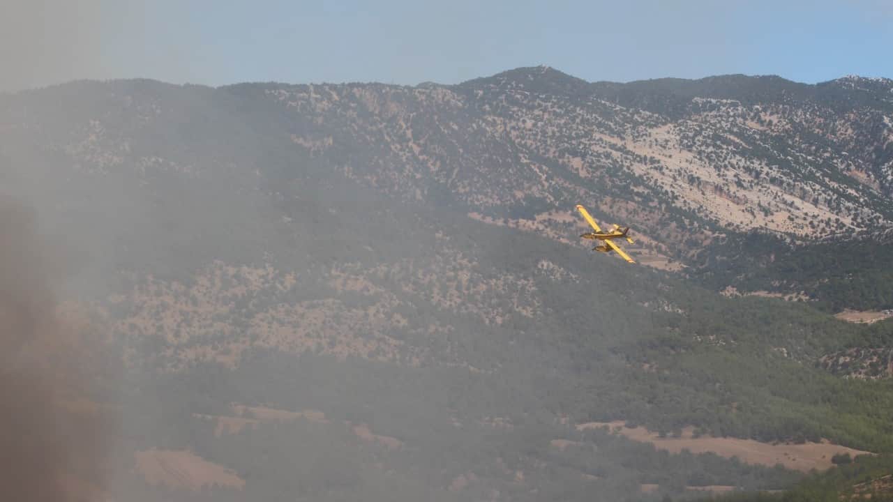 Foto - Adana'da orman yangını! Evler tahliye edildi, uçak ve helikopterler bölgede