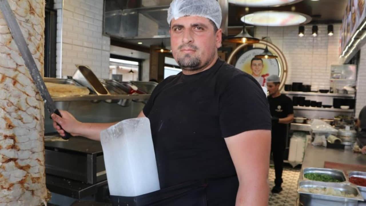 Foto - Adana’da sıradan bir gün! Serinlemek için bulduğu çözüm şaşırttı