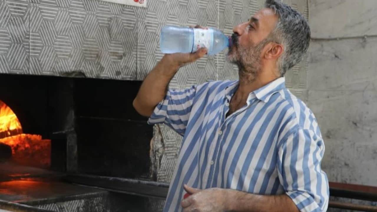 Foto - Adana’da sıradan bir gün! Serinlemek için bulduğu çözüm şaşırttı