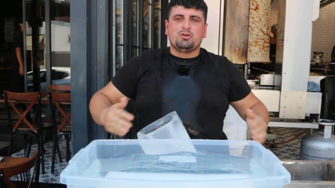Foto - Adana’da sıradan bir gün! Serinlemek için bulduğu çözüm şaşırttı
