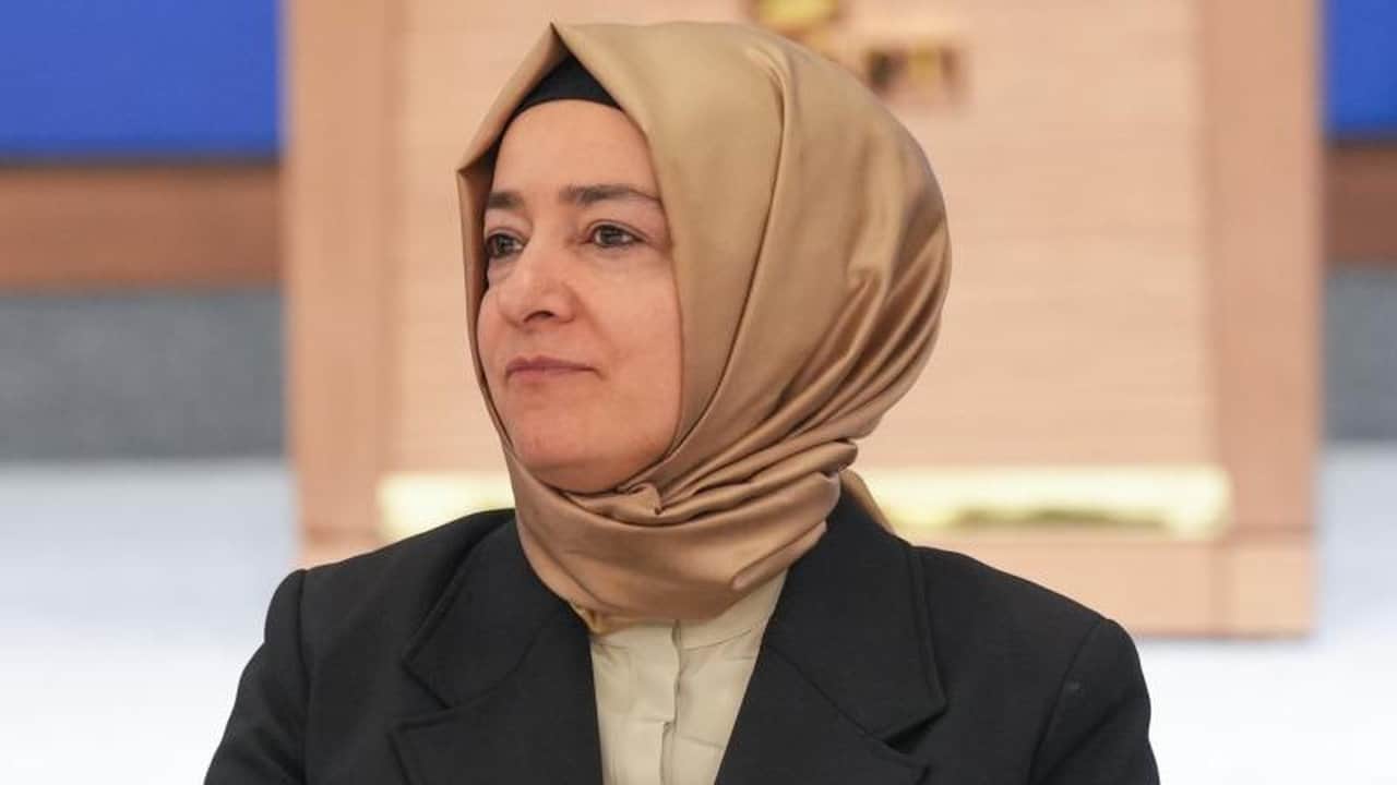 Foto - Adı fon soruşturmasında geçince apar topar istifa etmişti! AK Parti’den Fatma Betül Sayan Kaya’ya bir darbe daha