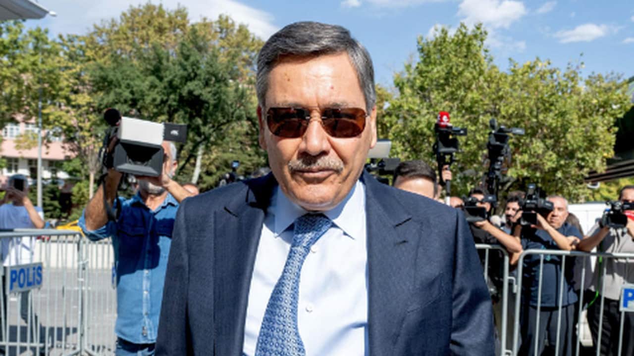 Foto - Adliyeye sakız çiğneyerek gelmesi herkesi şaşırtmıştı! Melih Gökçek işin aslını açıkladı! Meğer...