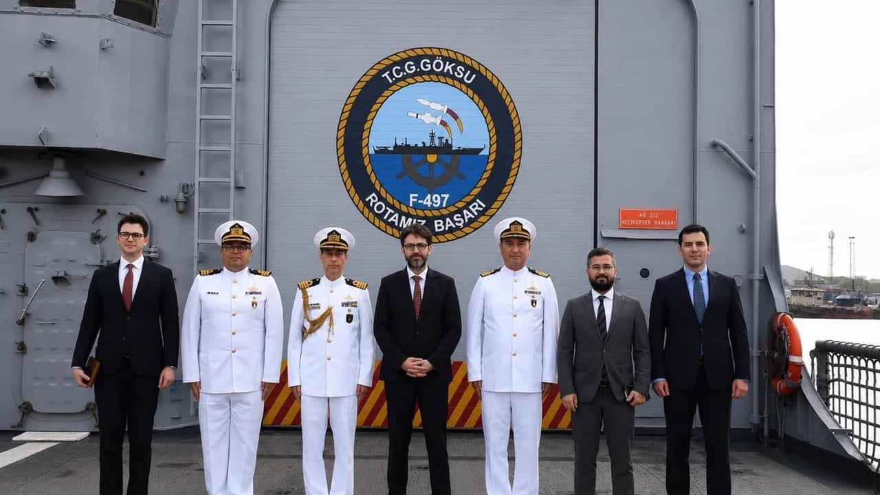 Foto - Afrika’da Türk rüzgarı: Enerji filomuzu koruyan TCG Göksu, Mogadişu’yu ablukaya aldı
