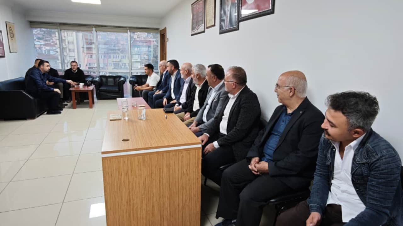 Foto - Afyonkarahisar’da Ezber Bozan Siyaset: Sabah 06.00’da Başlayan Mesai, Çaylar Başkandan