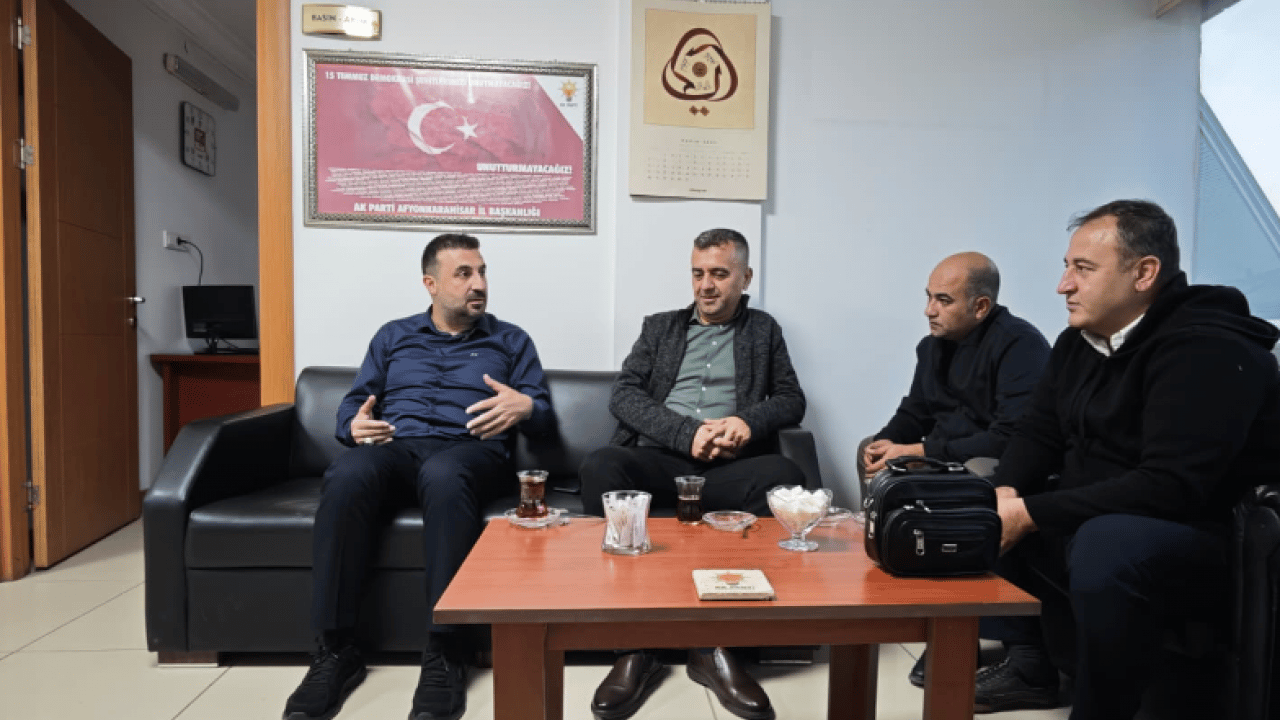 Foto - Afyonkarahisar’da Ezber Bozan Siyaset: Sabah 06.00’da Başlayan Mesai, Çaylar Başkandan