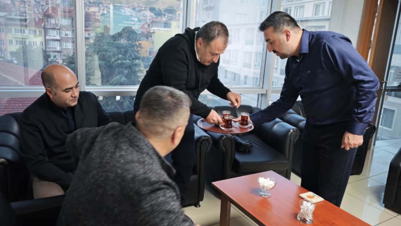 Foto - Afyonkarahisar’da Ezber Bozan Siyaset: Sabah 06.00’da Başlayan Mesai, Çaylar Başkandan