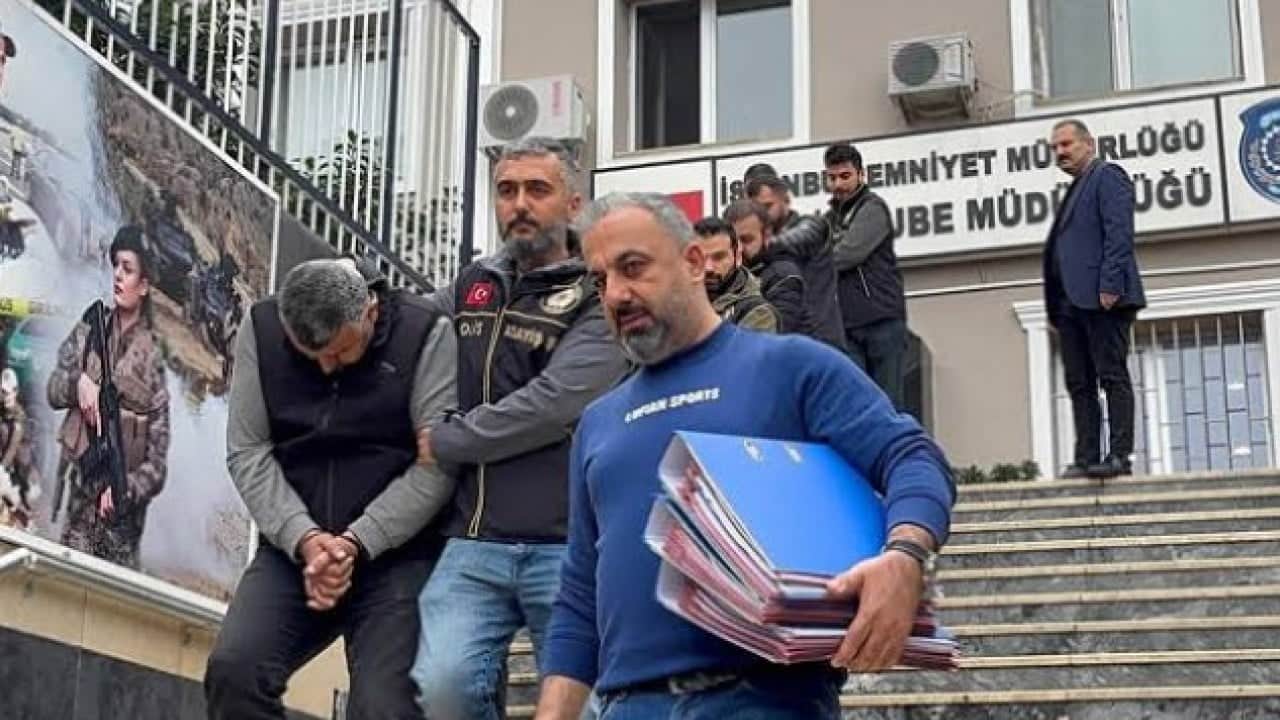 Foto - Ağır hasarlı araçları ‘change’ yaparak satıyorlardı! Vatandaşları dolandıran örgüte büyük darbe