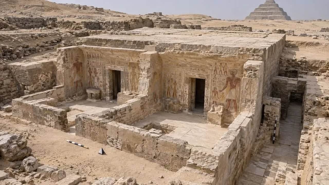 Foto - Ağızları açık bırakan tarihi keşif! 4 bin yıllık mezara giren arkeologlar gözlerine inanamadı