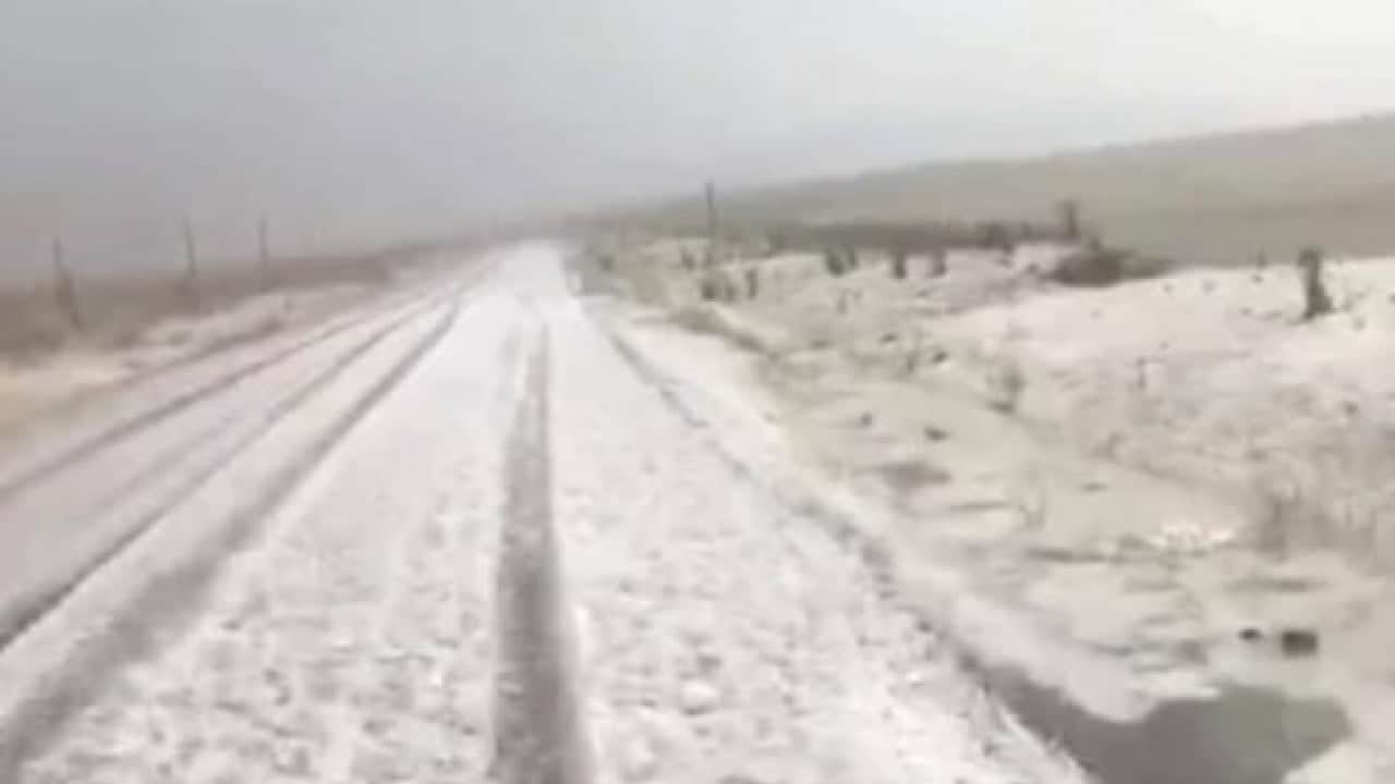 Foto - Ağustos sıcağında kış geri geldi! Kar yağışı yolları beyaza bürüdü