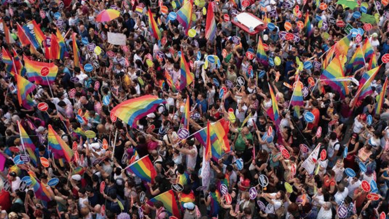 Foto - Ahlaksızlara milyonluk transferler: Sapkın LGBT derneklerini ihya etmişler