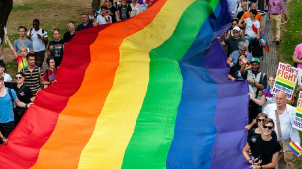Foto - Ahlaksızlara milyonluk transferler: Sapkın LGBT derneklerini ihya etmişler