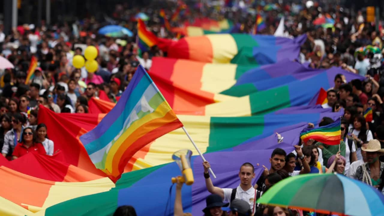 Foto - Ahlaksızlara milyonluk transferler: Sapkın LGBT derneklerini ihya etmişler