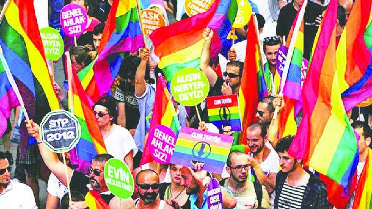 Foto - Ahlaksızlara milyonluk transferler: Sapkın LGBT derneklerini ihya etmişler