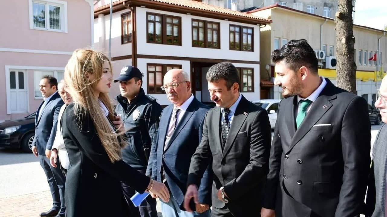 Foto - Ahmet Hakan'dan Ladik Kaymakamı Tuğçe Orhan'la ilgili olay tepki