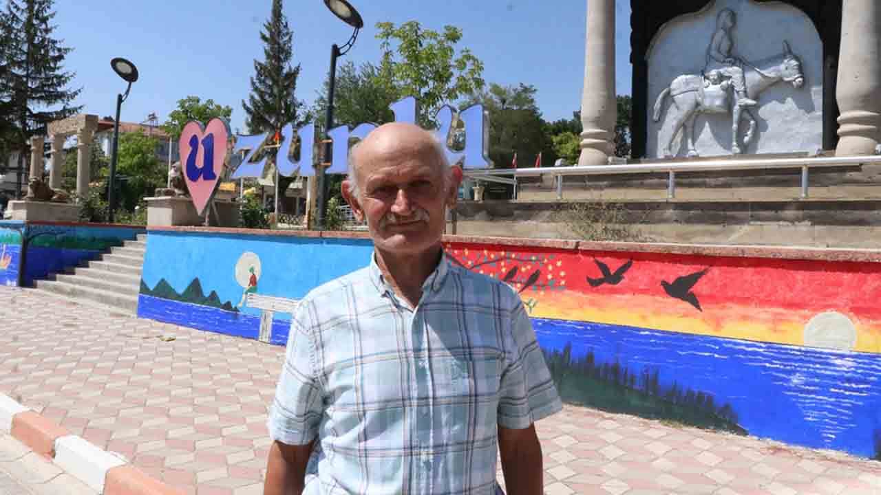 Foto - Ahşabı bıraktı, fırçasıyla kasabayı tuval yaptı