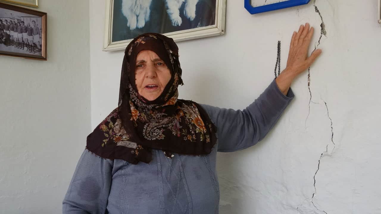 Foto - Aileler bu gizemin çözülmesini bekliyor! Binanın temelinden su çıkıyor