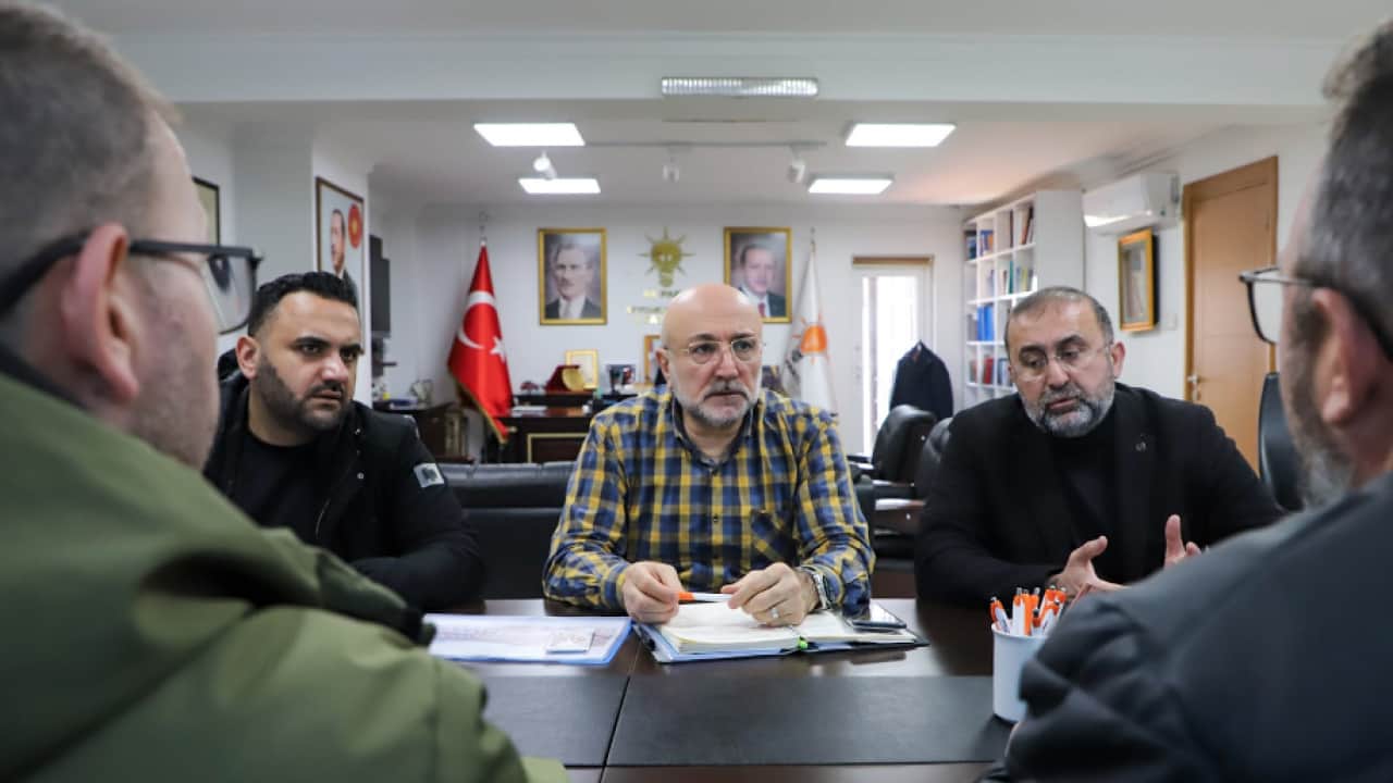 Foto - AK Parti Afyonkarahisar İl Başkanı Av. Turgay Şahin talepleri dinledi... 