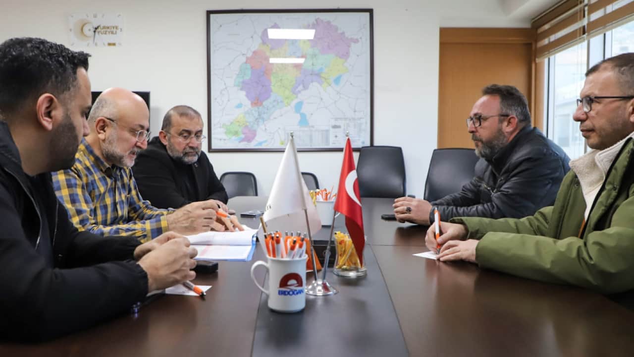 Foto - AK Parti Afyonkarahisar İl Başkanı Av. Turgay Şahin talepleri dinledi... 