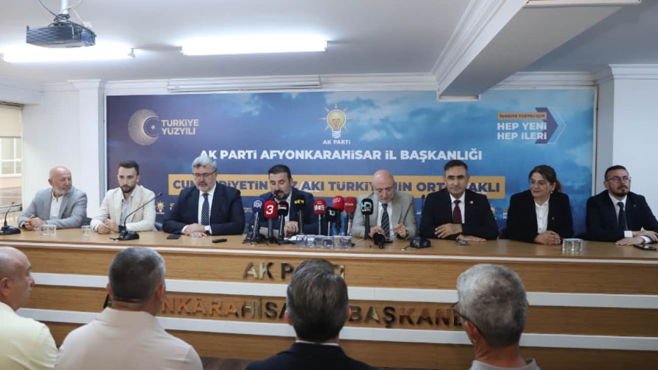 Foto - AK Parti Afyonkarahisar İl Başkanı Özgür Kavak’tan göreve başladıktan sonra ilk açıklama: Telefonunuz 7/24 açık olsun