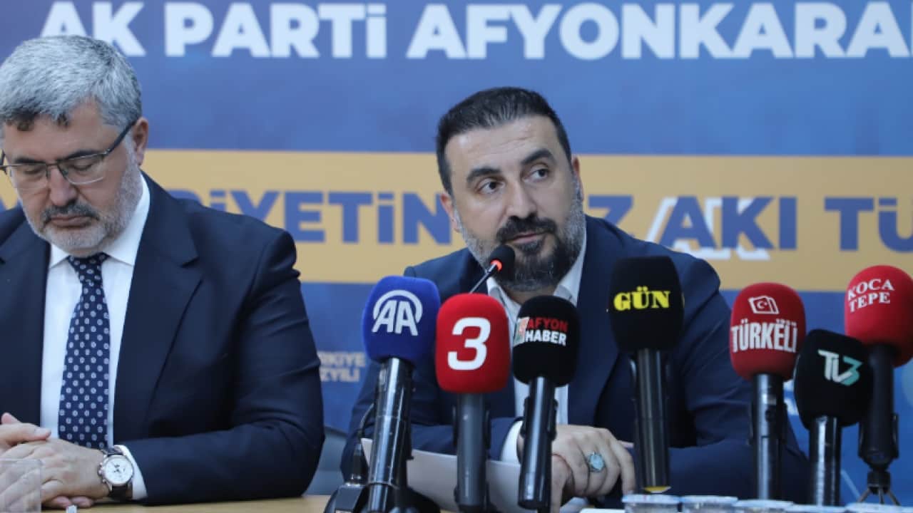 Foto - AK Parti Afyonkarahisar İl Başkanı Özgür Kavak’tan göreve başladıktan sonra ilk açıklama: Telefonunuz 7/24 açık olsun