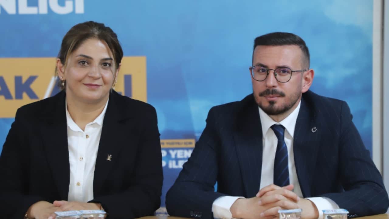 Foto - AK Parti Afyonkarahisar İl Başkanı Özgür Kavak’tan göreve başladıktan sonra ilk açıklama: Telefonunuz 7/24 açık olsun