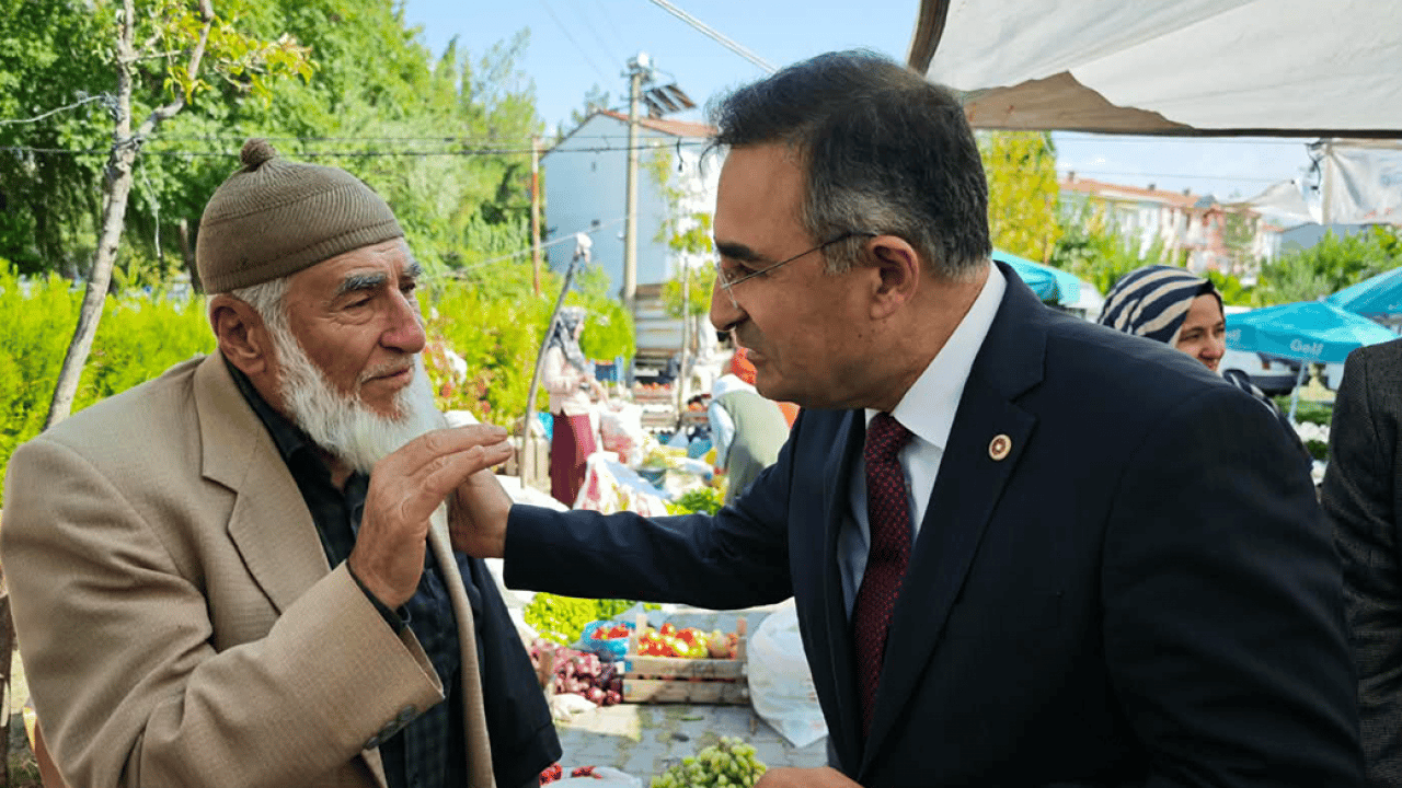 Foto - AK Parti'den Kütahya'da gönül seferberliği! Milletvekili Hasan Arslan Gediz'de esnafın kapısını çaldı, yaraları sardı!