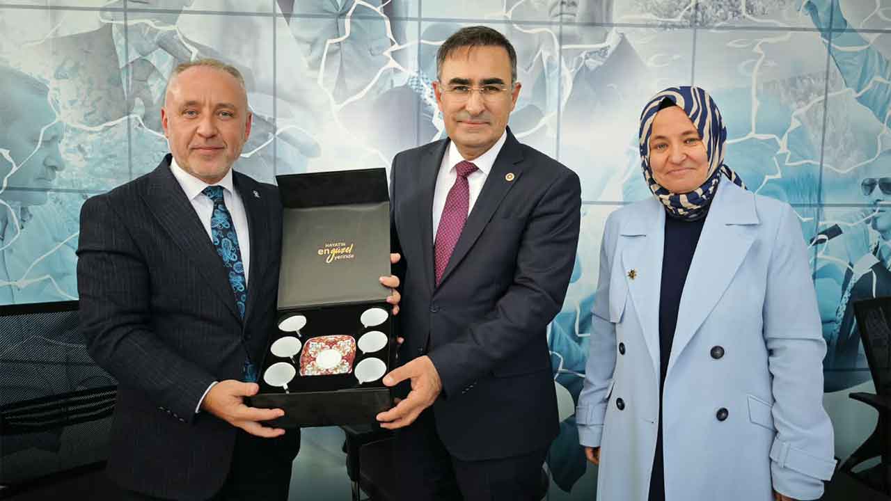 Foto - AK Parti'den Kütahya'da gönül seferberliği! Milletvekili Hasan Arslan Gediz'de esnafın kapısını çaldı, yaraları sardı!