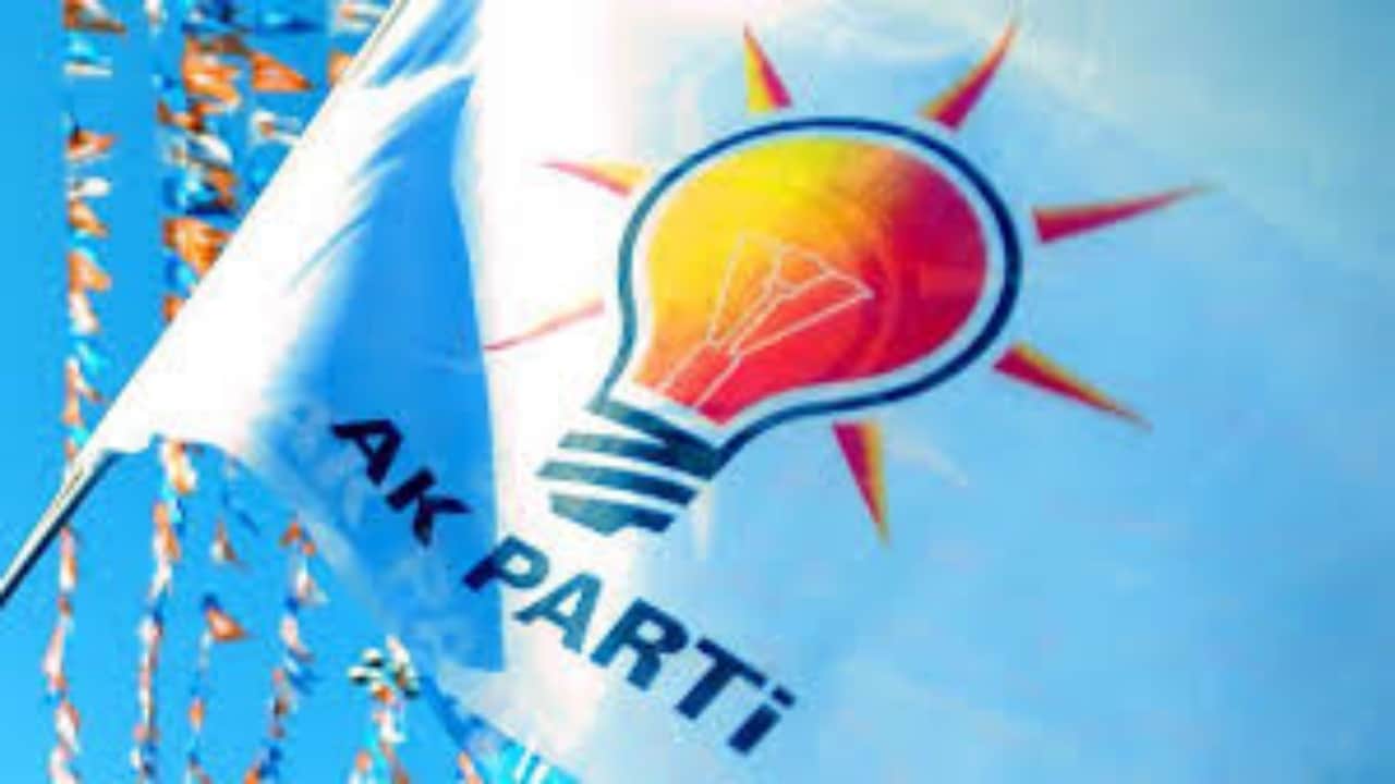 Foto - AK Partili belediye başkanına kıyafeti üzerinden alçakça sözler! Tepki üstüne tepki yağıyor 
