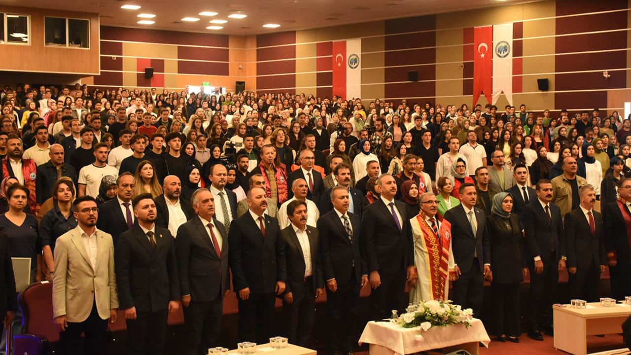 Foto - AK Partili Gül’den teröristbaşına sert tepki: Senin yerin BM kürsüsü değil sanık sandalyesi!