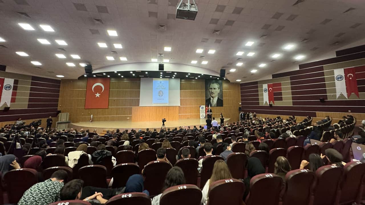 Foto - AK Partili Gül’den teröristbaşına sert tepki: Senin yerin BM kürsüsü değil sanık sandalyesi!