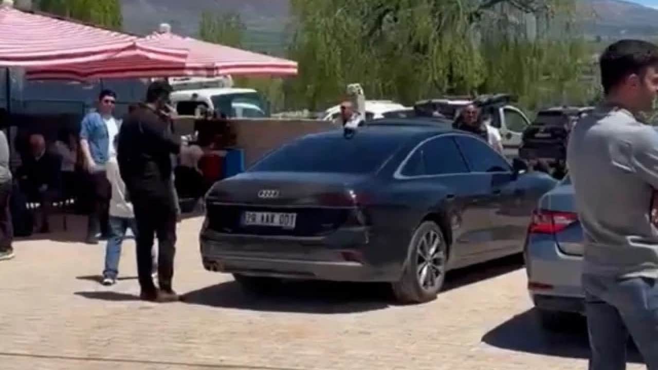 Foto - AK Partili isimden dikkat çeken sözler: G.tü b.klu bir arabayı çok gördüler