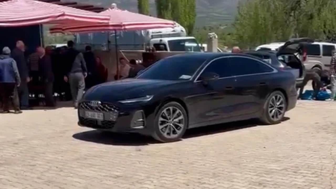 Foto - AK Partili isimden dikkat çeken sözler: G.tü b.klu bir arabayı çok gördüler