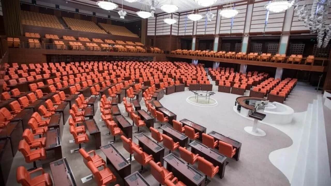 Foto - AK Parti'nin kritik isminden ‘fon soruşturması’ çıkışı: Burunlarından fitil fitil getirilmelidir