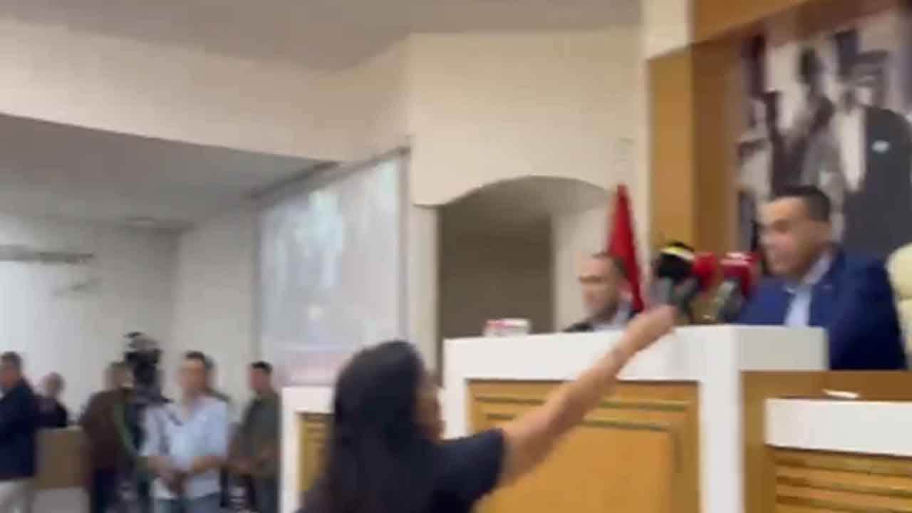 Foto - AK Parti'ye geçen belediye başkanına terbiyesizlik